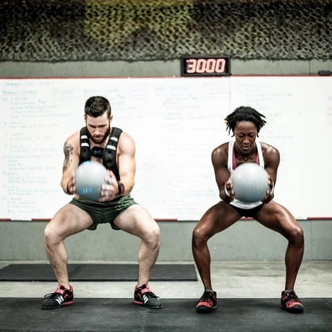 Fringe Sport Slam Balls squats