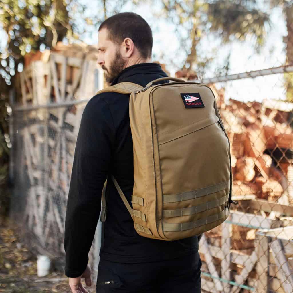 GORUCK GR1 Rucksack coyote 26l with an athlete