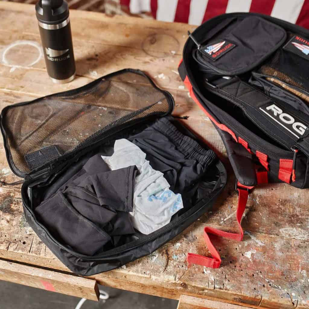 GORUCK Packing Cube 10l flat with clothes.