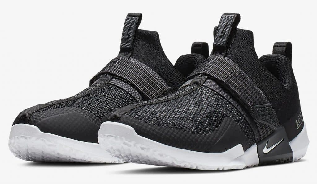 The Nike Metcon Sport Cross Training Shoe is designed for heavy weightlifting like all Metcons, but is updated for increased agility during explosive movements and speed drills.