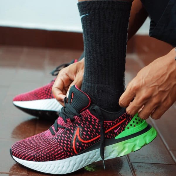 Nike React Infinity Run Flyknit 3 Men’s worn by an athlete.  Sprint and set your running goals as Nike React Infinity Run Flyknit 3 delivers flexibility, ventilation, and a snug fit to your every stride. It also provides a relaxed feel that helps your foot feel secure while letting it move without constraint. It is an all-around running shoe that ensures stability in short and long runs. 