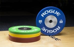 Look good in 2019 met de Rogue Color Kg Training 2.0 Plates - hoge kwaliteit bumper plates voor training in de garage of home gym. IWF standaard kleurcodering wordt gebruikt. Kleurcode is Rood = 25 kg, Blauw = 20 Kg, Geel = 15kg, en Groen = 10kg