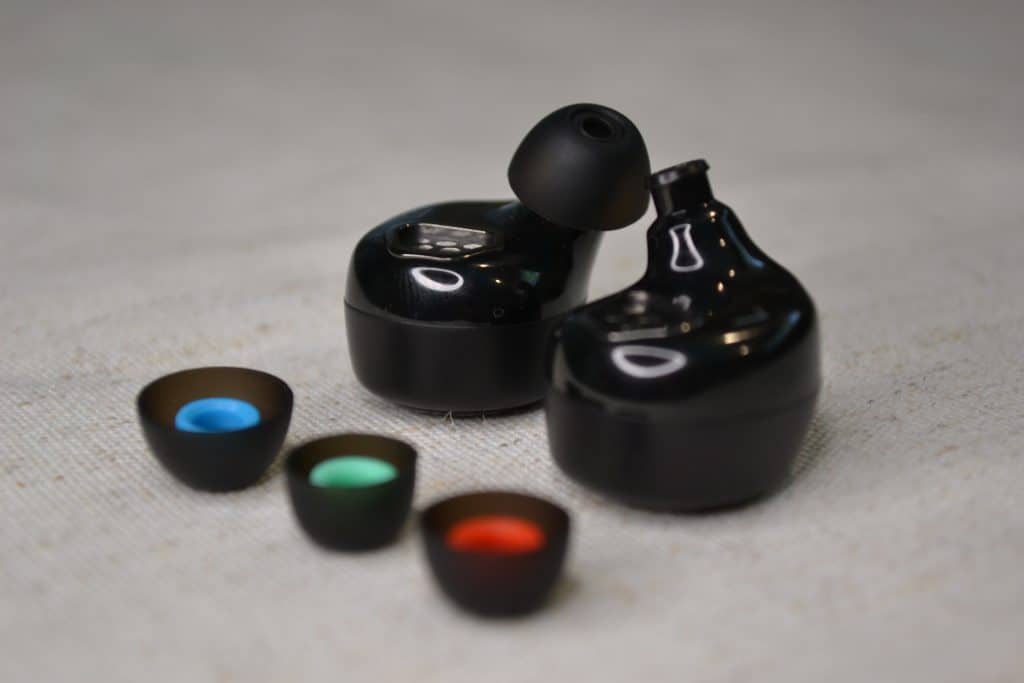 The Echo Buds use eartips - and 3 different sizes are provided.