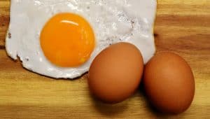 Fried egg - contains fat and protein macronutrients