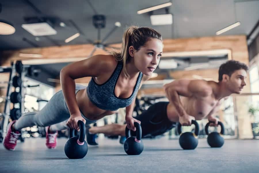 Using kettlebells in the gym to workout