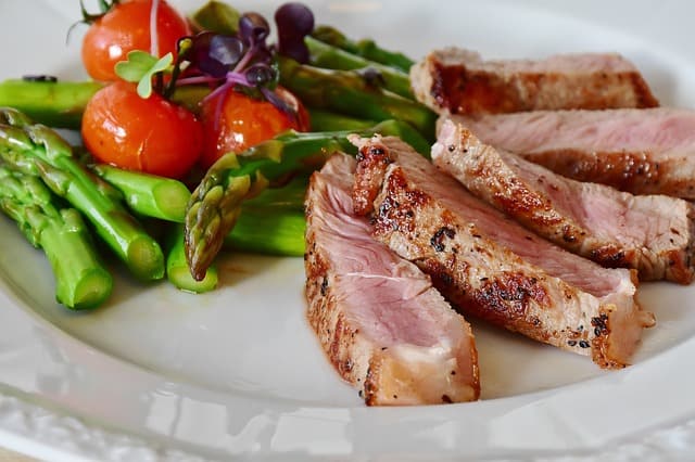 Meat and vegetables - are a paleo friendly food combination