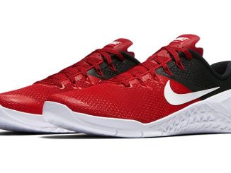 NIke Metcon 4 - the best CrossFit Training Shoe - shown here in University Red and Black/White color combination - best looking training shoe for 2018!