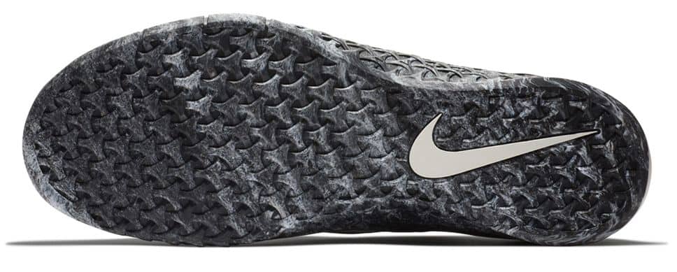 Nike Metcon 4 - The sole retains the allover rubber tri-star texture for traction in all directions