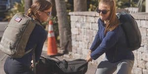 puterea de prindere este importantă pentru evenimentele GORUCK challenge - rucsacul va petrece mult timp pe spate - dar este posibil să trebuiască să transportați alte articole, numite uneori "cupoane"