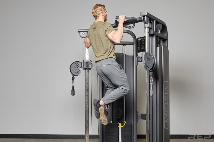The best functional trainer cable machine will have pull-up bar attachments such that pull-ups and chin-up exercises can be performed.